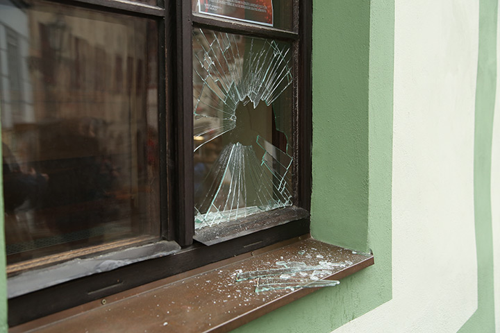 A2B Glass are able to board up broken windows while they are being repaired in Thame.